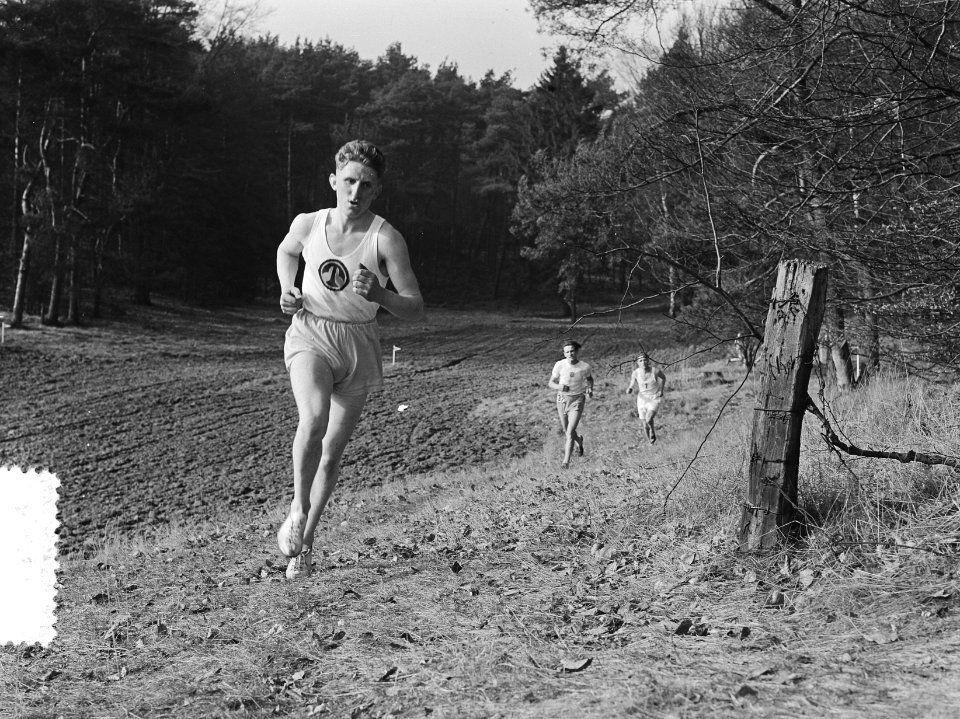 Atletiek. Nederlandse Kampioenschappen Cross Country 12 kilometer te Arnhem. J. , Bestanddeelnr 904-9914