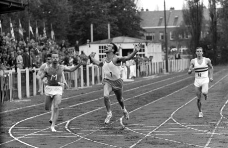 Atletiek landenontmoeting Nederland, Belgie en Mittelrhei in Leiden gehouden De, Bestanddeelnr 915-2689