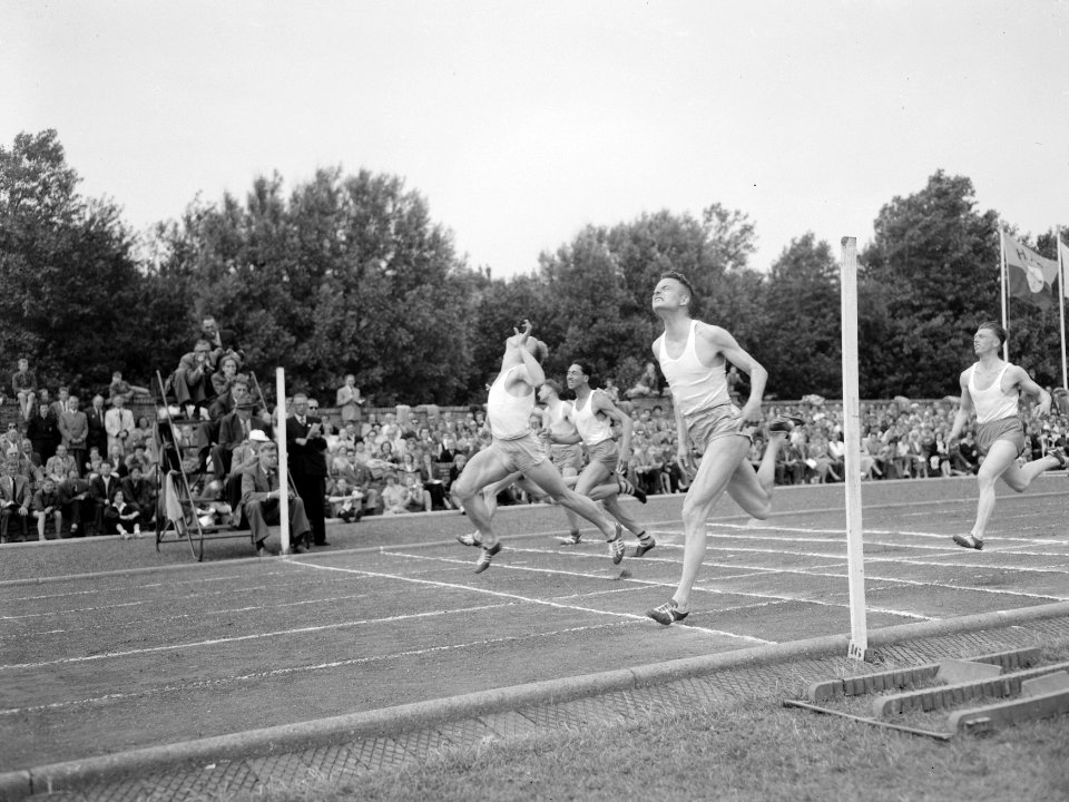 Atletiek Den Haag R.v.Nederland, finale 100 m heren, Bestanddeelnr 906-5882