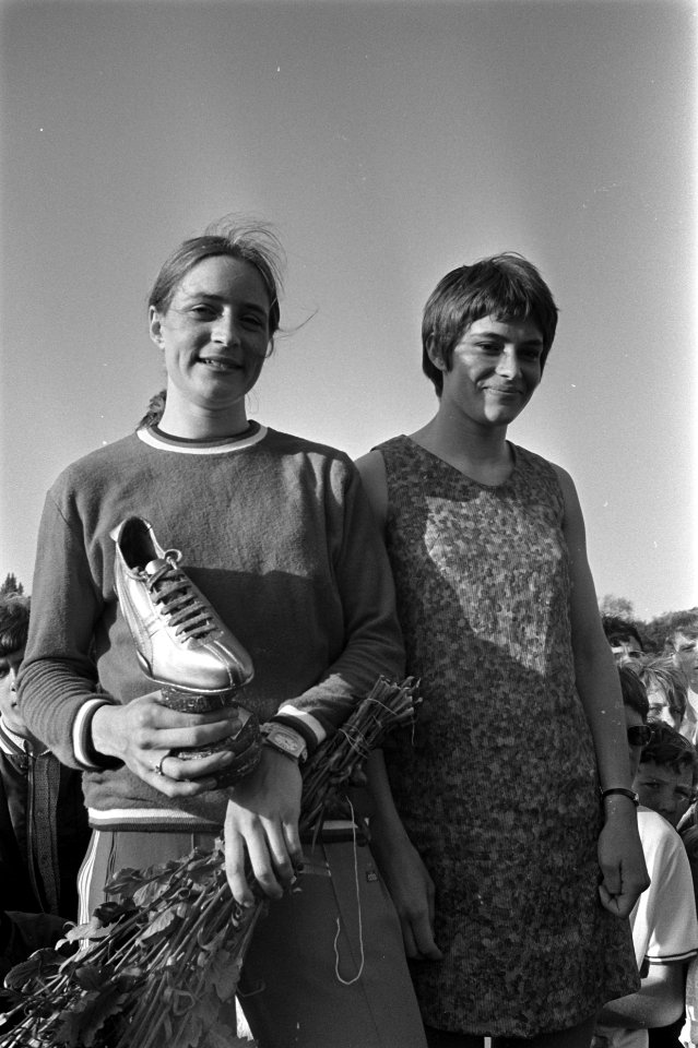 Atletiekkampioenschappen om Gouden Spike in Leiden nr. 35 Wilma van den Berg, Bestanddeelnr 923-5922