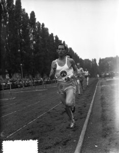 Atletiek Amsterdam P.H. Beker Vereniging 1923 F. Slijkhuis 1500 + 500 m, Bestanddeelnr 906-4924