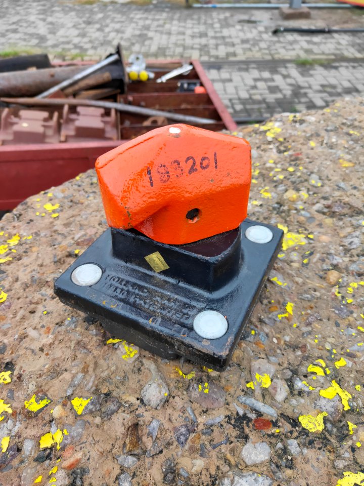 ATL - Automatic Twist Lock 