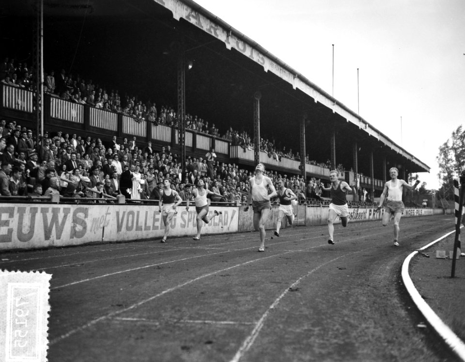 Atletiek Belgie tegen Nederland. Antwerpen. Finish 100 meter, Bestanddeelnr 907-9155