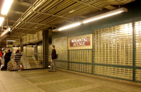 Atlantic Av IRT northb glass wall jeh