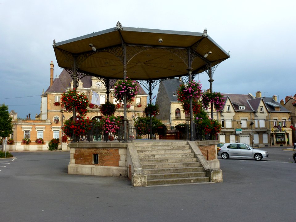 Attigny (Ardennes) kiosque à musique