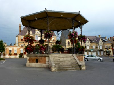 Attigny (Ardennes) kiosque à musique