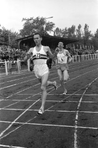 Atletiek landenontmoeting Nederland, Belgie en Mittelrhei in Leiden gehouden Nr, Bestanddeelnr 915-2692