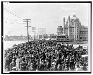 Atlantic City Boardwalk crowd in front of Blenheim hotel 1911 re-retouched photo