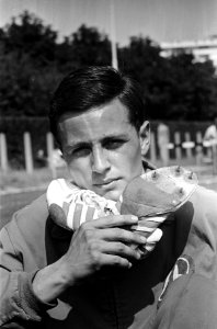 Atletiek heren te Rotterdam, de 100 meter, nr 28, 29 F Luites (Trekvogels), Bestanddeelnr 916-6837