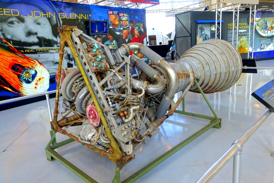 Atlas rocket engine - Evergreen Aviation & Space Museum - McMinnville, Oregon - DSC00798