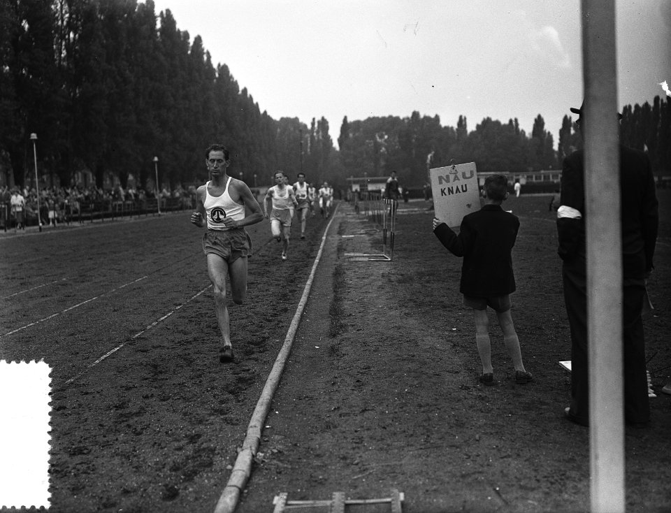 Atletiek Amsterdam P.H. Beker Vereniging 1923 F. Slijkhuis 1500 + 500 m, Bestanddeelnr 906-4921
