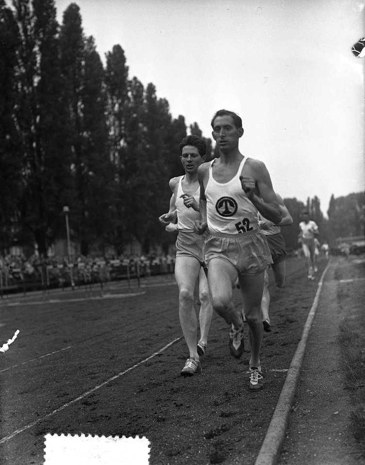 Atletiek Amsterdam P.H. Beker Vereniging 1923 F. Slijkhuis 1500 + 500 m, Bestanddeelnr 906-4922