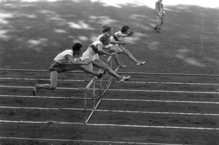 Atletiek dames Duitsland Nederland te Aken, 80 meter horden, Bestanddeelnr 910-7050