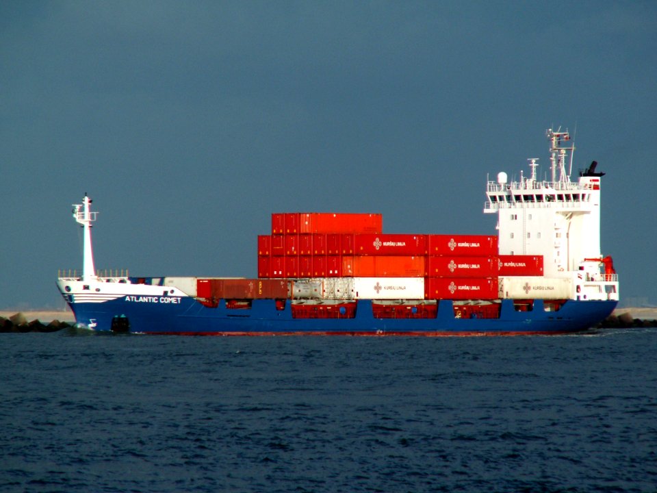 Atlantic Comet leaving Port of Rotterdam 11-Feb-2006