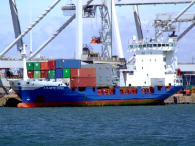 Atlantic Comet IMO 9113733 loading and unloading in the Amazone harbour Port of Rotterdam 14-Jul-2007