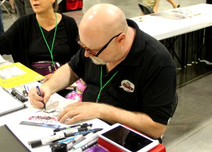 Atl Comic Con 2018 - Ty Templeton drawing Harley Quinn