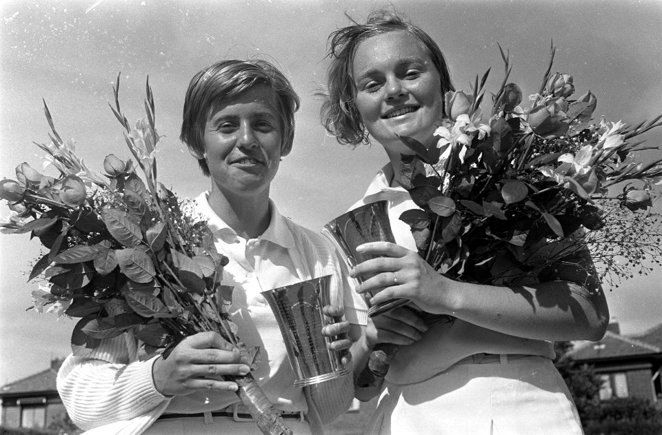 Astrid Suurbeek (links) en Ada Bakker wonnen het damesdubbel, Bestanddeelnr 921-5988