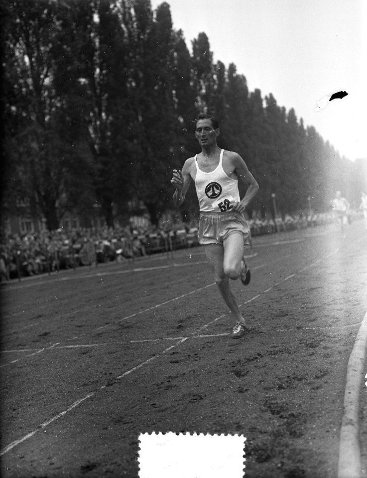 Atletiek Amsterdam P.H. Beker Vereniging 1923 F. Slijkhuis 1500 + 500 m, Bestanddeelnr 906-4923
