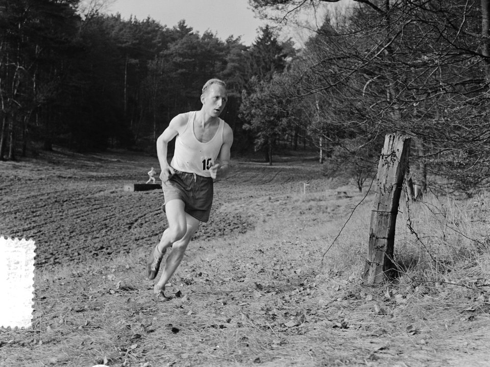 Atletiek. Nederlandse Kampioenschappen Cross Country 12 kilometer te Arnhem. J. , Bestanddeelnr 904-9915