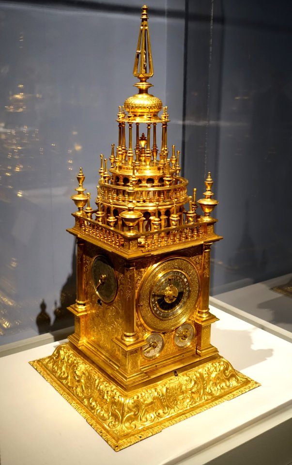 Astronomical table clock, Germany, Augsburg, 1625-1650, gilt brass and copper, silver, steel - Metropolitan Museum of Art - New York City - DSC07066