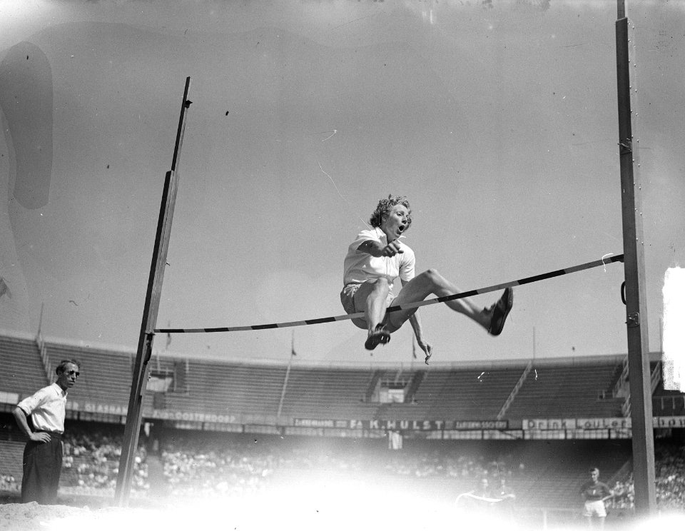Atletiek dames Nederland-Italie. Fanny Blankers-Koen (hoogspringen), Bestanddeelnr 903-5074