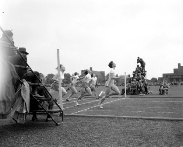 Atletiek Den Haag R.v.Nederland, Puck Brouwer 100 m, Bestanddeelnr 906-5884