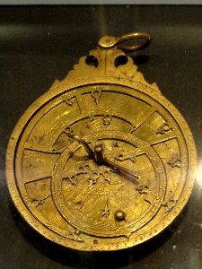 Astrolabe, Isfahan, Persia, brass, ca. 1620 (Safavid Dynasty) - Peabody Museum, Harvard University - DSC05807