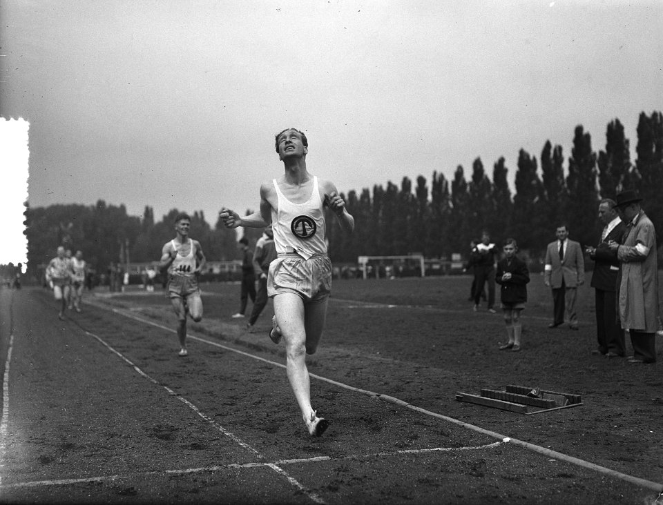 Atletiek Amsterdam P.H. Beker Vereniging 1923, 800 met winnaar Blankesteijn, Bestanddeelnr 906-4927
