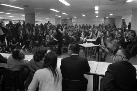 ASVA-studenten bezetten inschrijvingsbureau van Universiteit van Amsterdam, 17 e, Bestanddeelnr 925-8283