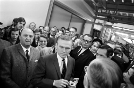 Astronaut Frank Borman brengt bezoek aan Europees Ruimtevaartcentrum te Noordwij, Bestanddeelnr 922-0901