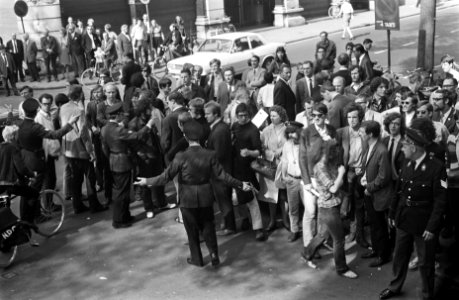 ASVA belegt massavergadering in aula op het Spui, Amsterd over bezetting van de , Bestanddeelnr 922-4086