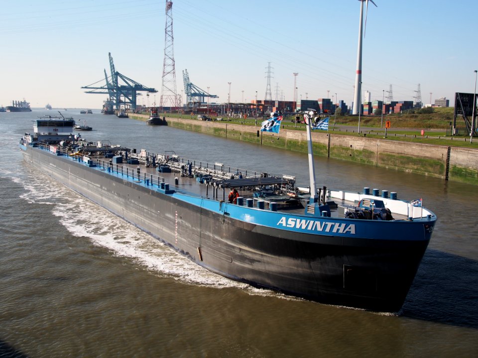 Aswintha (ship, 2009), ENI 02332474, Port of Antwerp pic4