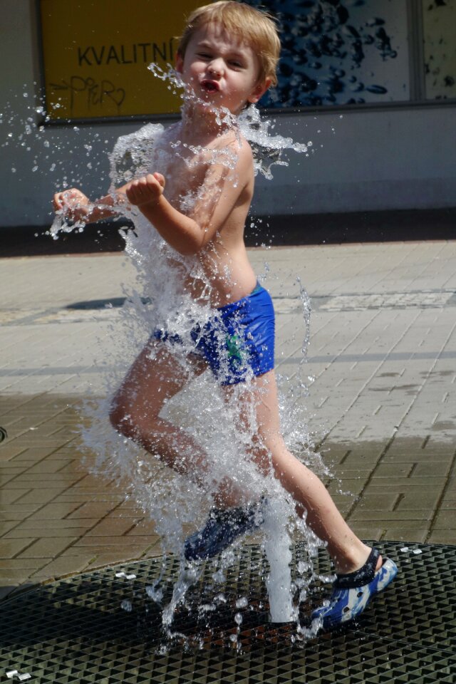 Racing child pool