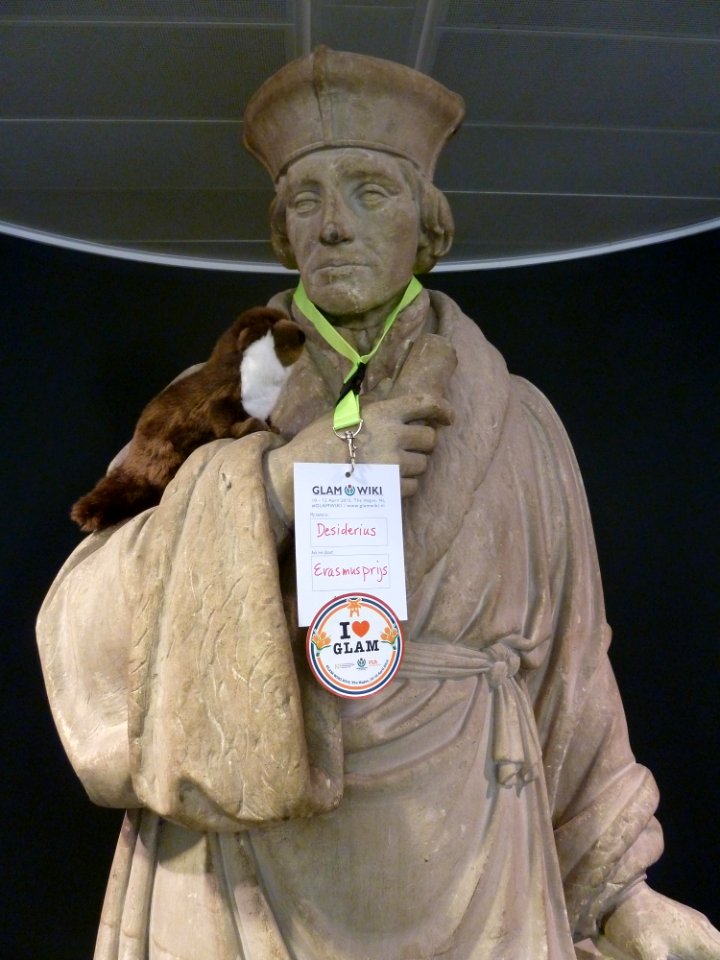 At GLAM-WIKI 2015 conference honorary guests Desiderius Erasmus & Wendy have a chat (1)