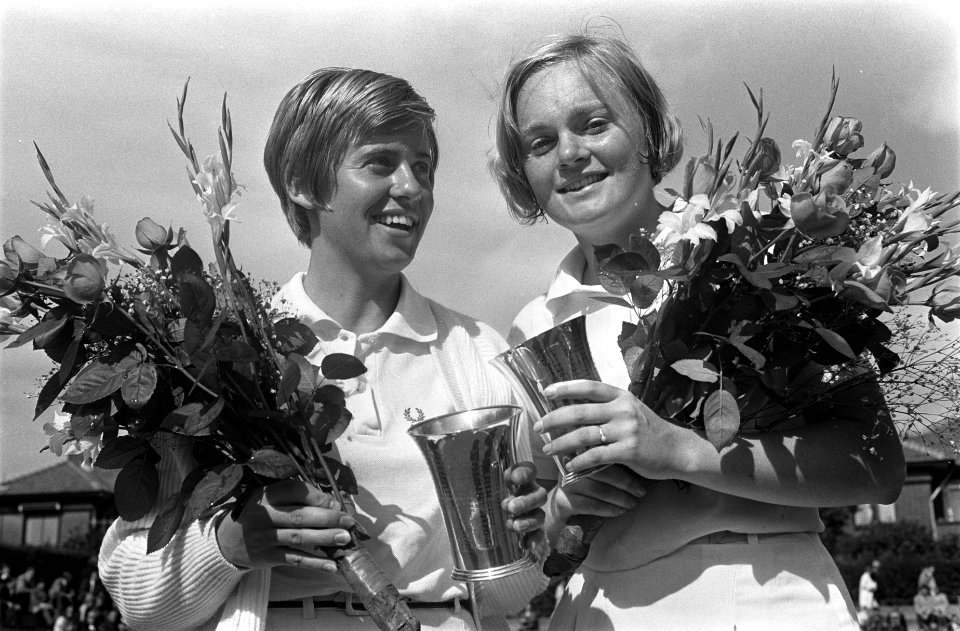 Astrid Suurbeek (links) en Ada Bakker wonnen het damesdubbel, Bestanddeelnr 921-5989