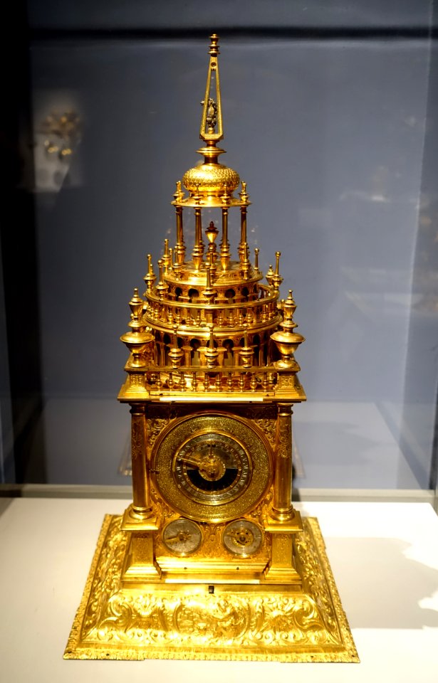 Astronomical table clock, Germany, Augsburg, 1625-1650, gilt brass and copper, silver, steel - Metropolitan Museum of Art - New York City - DSC07063