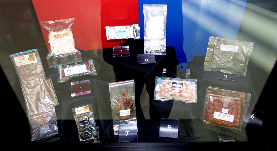 Astronaut and cosmonaut food - Evergreen Aviation & Space Museum - McMinnville, Oregon - DSC00854