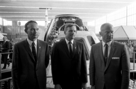 Astronauten openen tentoonstelling Maanvaart 69 in Amsterdam, Bestanddeelnr 922-8580