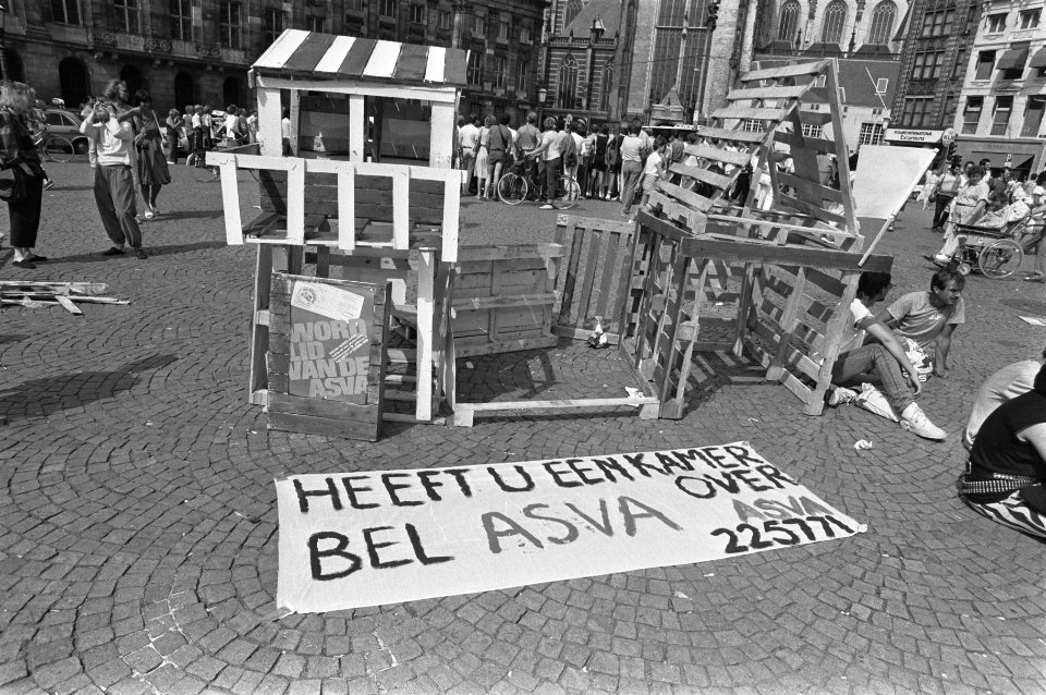 ASVA probeert aandacht te trekken voor huisvestingsproblemen studenten in Amster, Bestanddeelnr 933-0525