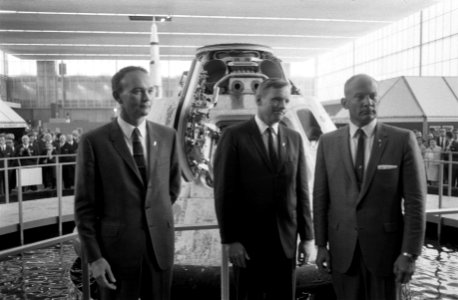 Astronauten openen tentoonstelling Maanvaart 69 in Amsterdam, Bestanddeelnr 922-8579