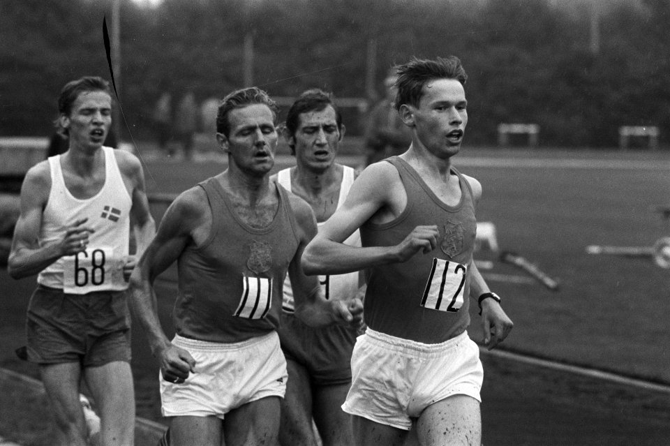 Atletiek Nederland tegen Denemarken in Groningen nr. 14 rechts G. Tebroke , mi, Bestanddeelnr 923-7714