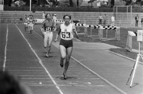 Atletiek Nederland, Roemenie, Frankrijk dames in Uden, nr. 9 A. de Lange kop, nr, Bestanddeelnr 924-7254