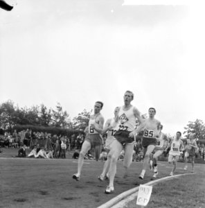 Atletiekwedstrijden in Lisse, de 500 meter v.l.n.r. Snepvangers Blok , Konings, , Bestanddeelnr 917-8182