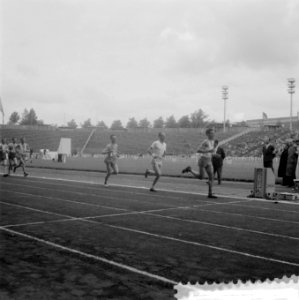 Atletiekwedstrijden in Brussel 10000 meter Start marathon, Bestanddeelnr 908-8137