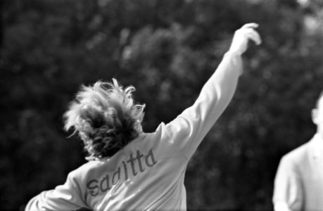 Atletiek te Leiden om de Gouden Spike . Els van Noordduyn in aktie kogelstoten, Bestanddeelnr 921-4372