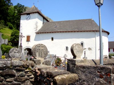 Athéry (Licq-Athéry, Pyr-Atl, Fr) ëglise et stèles basques