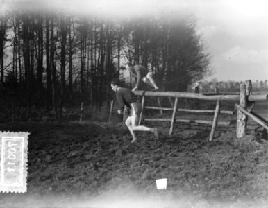Atletiek veldloop Breda, tweede J. Adriaansen, Bestanddeelnr 907-0011