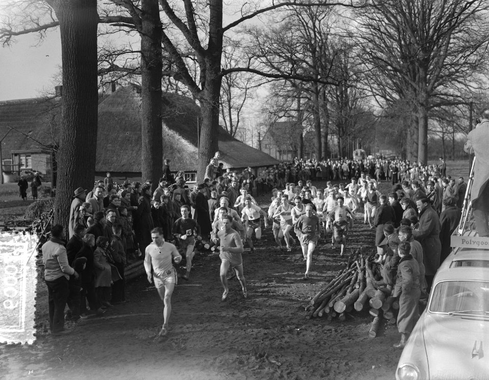 Atletiek veldloop Breda, tweede J. Adriaansen, Bestanddeelnr 907-0009