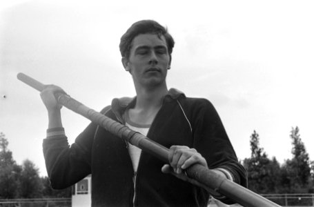Atletiekwedstrijden op sportpark Ookmeer. Ed de Noorlander (tienkamp), Bestanddeelnr 920-5733