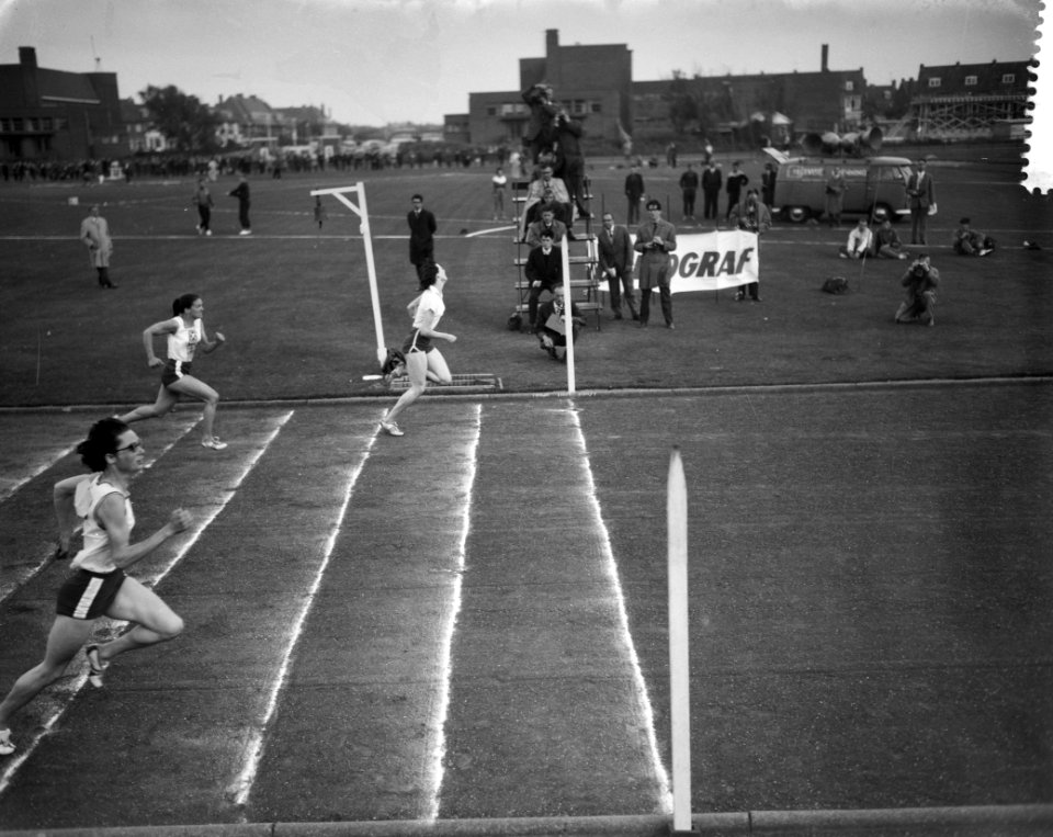 Atletiekwedstrijden Den Haag - Londen Finish Dames hardlopen, Bestanddeelnr 912-7715